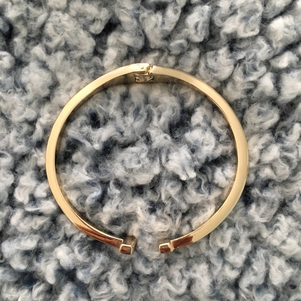 ✨ Golden Bangle✨ - Picture 2 of 3